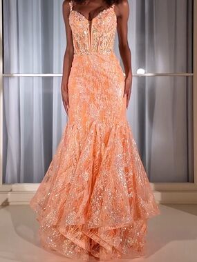 Ellie Wilde Glow In the Dark Sparkly Orange 🍊
Trumpet Prom Dress